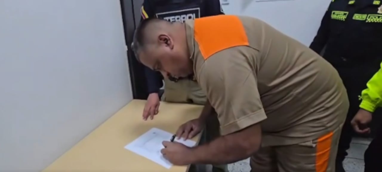 Alias ‘Araña’ fue trasladado bajo un amplio esquema de seguridad antes de ser entregado a las autoridades estadounidenses.