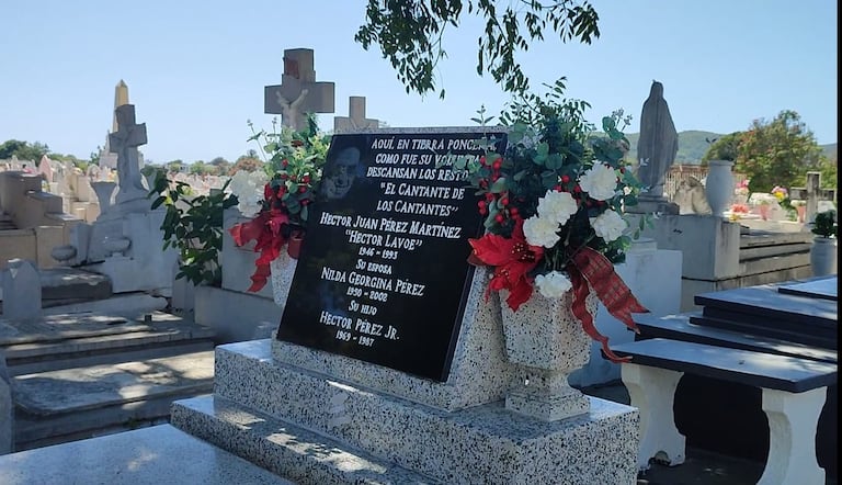 Tumba de Héctor Lavoe en Ponce cuna de la salsa. Ruta de la salsa en Puerto Rico.