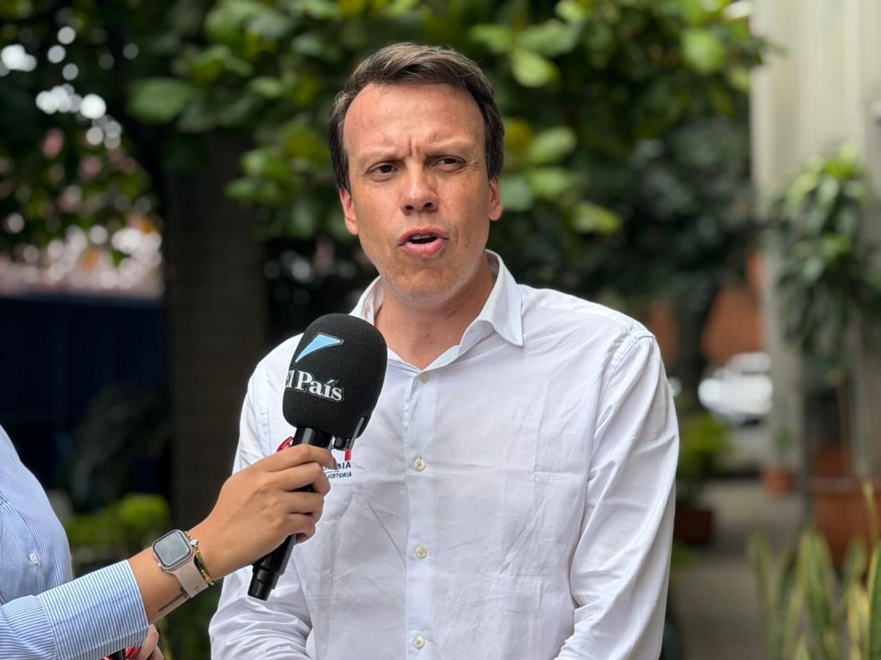 El candidato de la consulta de centro estuvo en El País exponiendo sus propuestas.