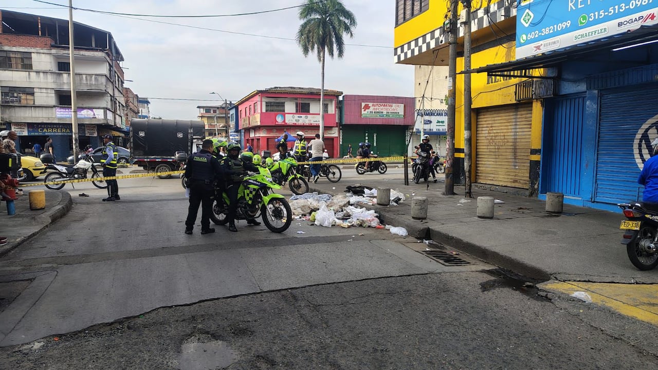 Autoridades atienden la situación tras el atropello contra los habitantes de calle.