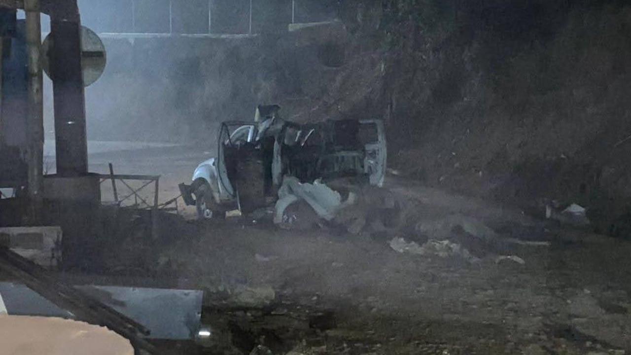 Así quedó la camioneta usada en este nuevo ataque a la fuerza pública en El Plateado, Argelia.