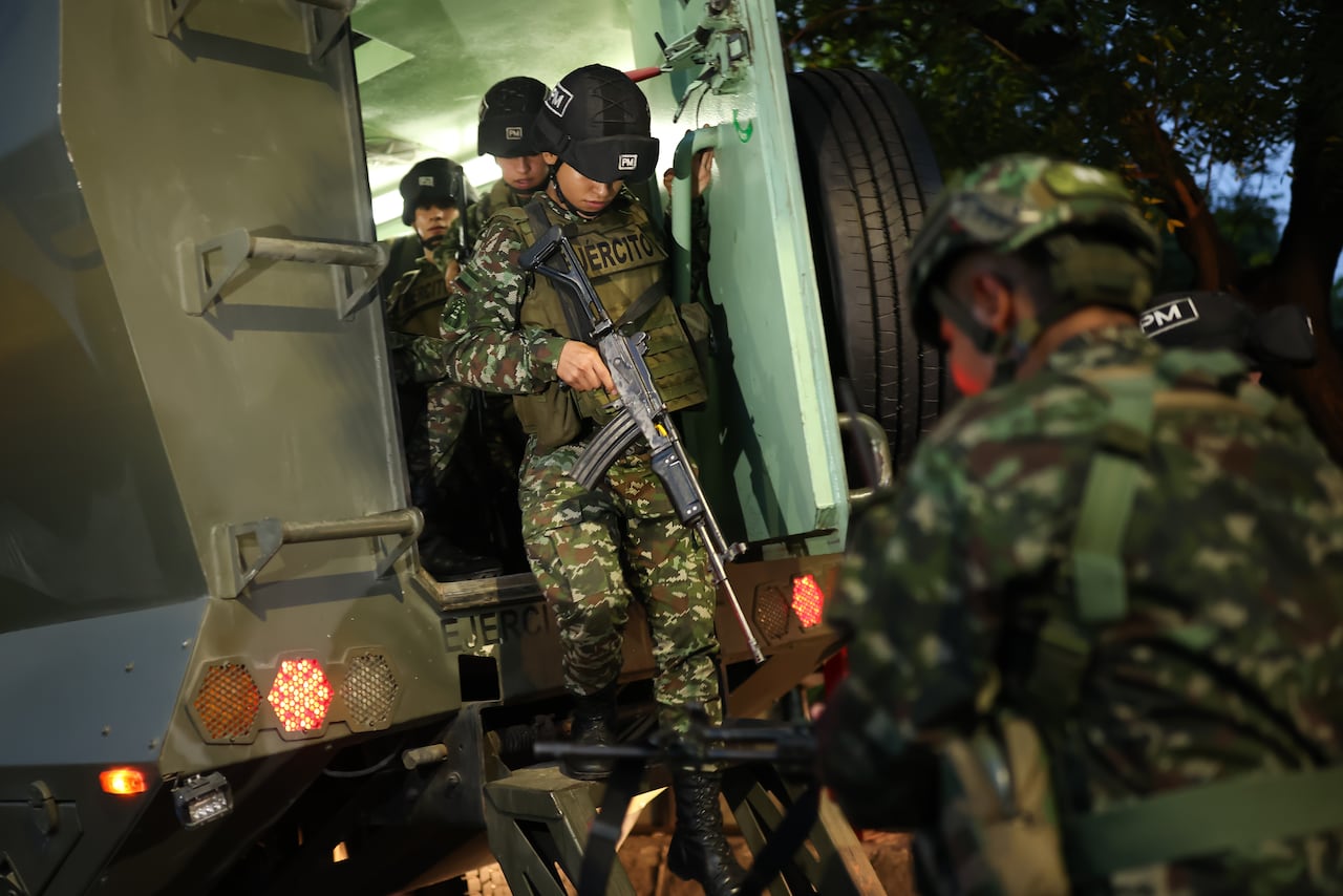 Dispositivo de seguridad Ejército Nacional, en el puente internacional Francisco de Paula Santander, en Cúcuta Norte de Santander.