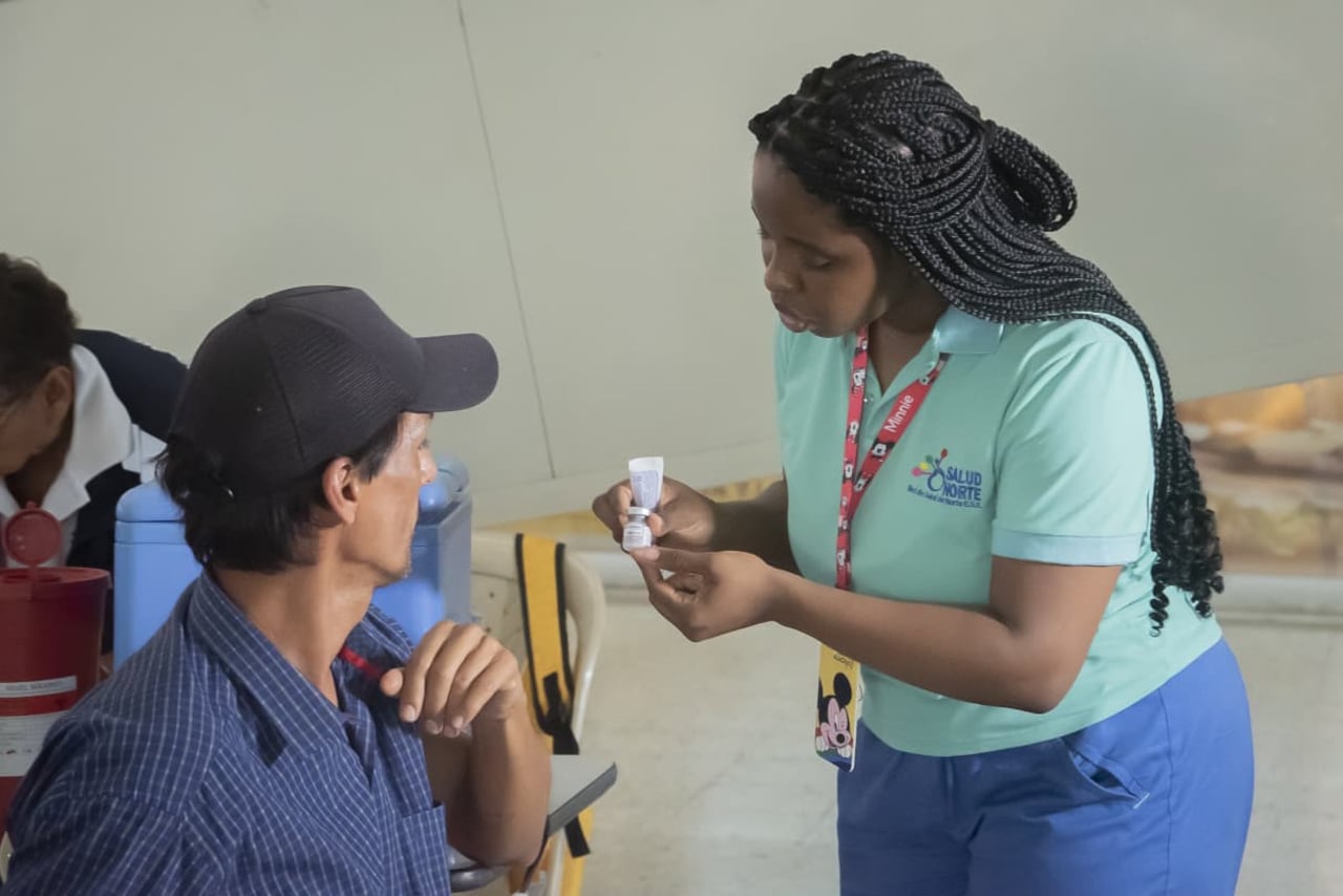 Las autoridades sigue adelantando los esquemas de vacunación en las diferentes zonas de la ciudad.
