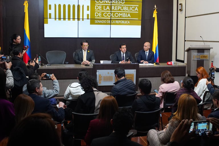 Radicación de proyecto de ley sobre sometimiento a la justicia para integrantes de grupos armados.