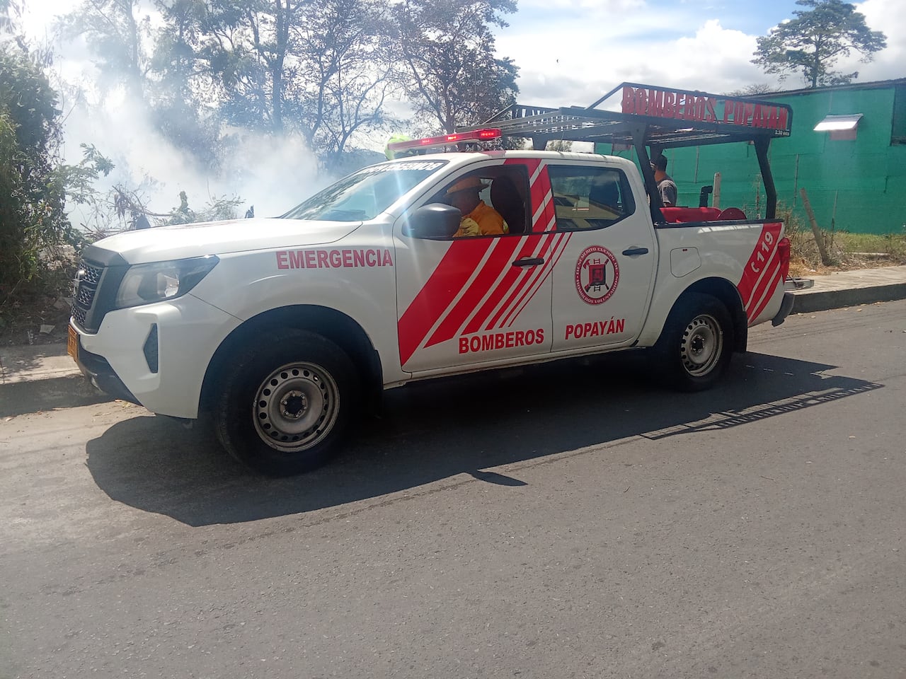Los habitantes de Ciudad Jardín solicitaron una intervención urgente de la Administración Municipal, la Policía y las entidades competentes para recuperar el lote, impedir nuevas ocupaciones ilegales y evitar que continúen registrándose incendios que ponen en riesgo la vida y el patrimonio de decenas de familias del sector. Entretanto, las autoridades adelantan la verificación de las denuncias y las investigaciones para establecer las causas exactas de la conflagración.