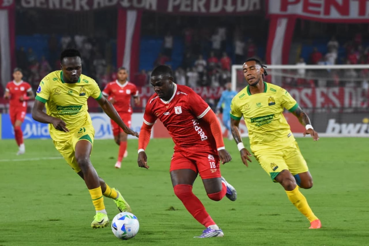 Imagen del partido entre América de Cali y Atlético Bucaramanga por los playoffs de la Copa Sudamericana 2026.
