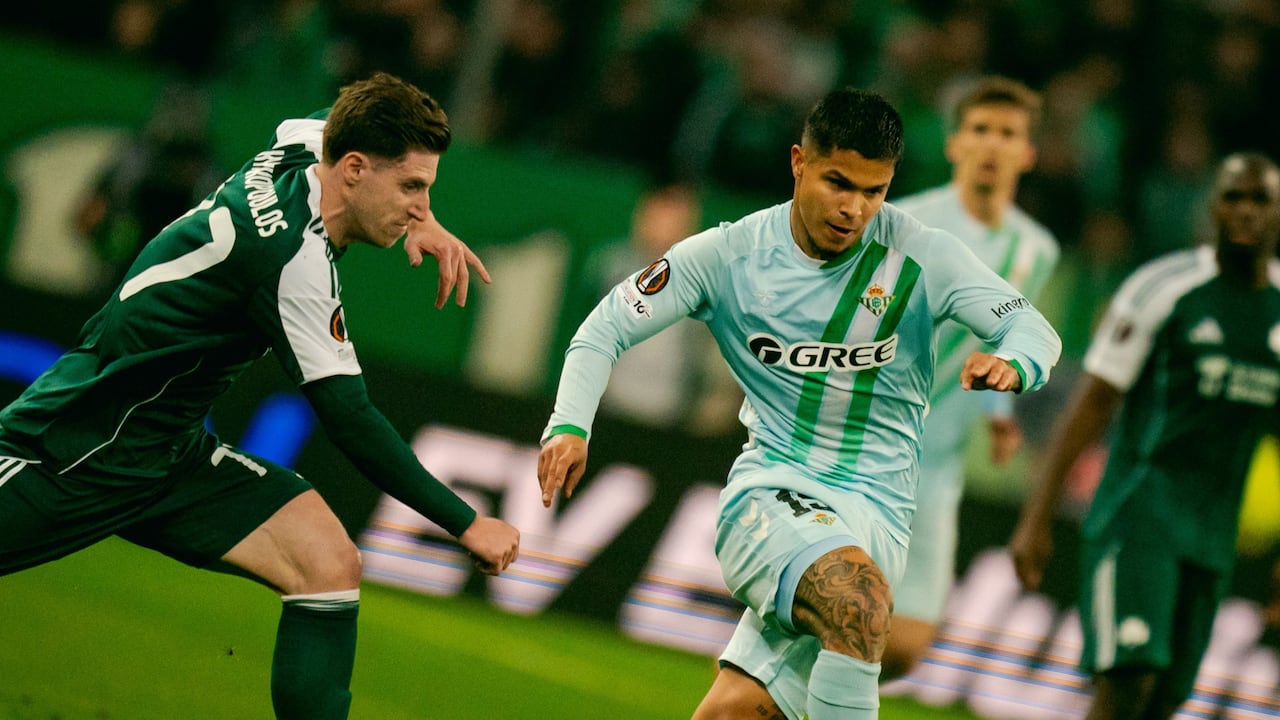 Juan Camilo 'Cucho' Hernández durante el partido contra Panathinaikos por la Europa League.