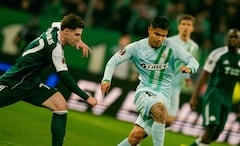 Juan Camilo 'Cucho' Hernández durante el partido contra Panathinaikos por la Europa League.