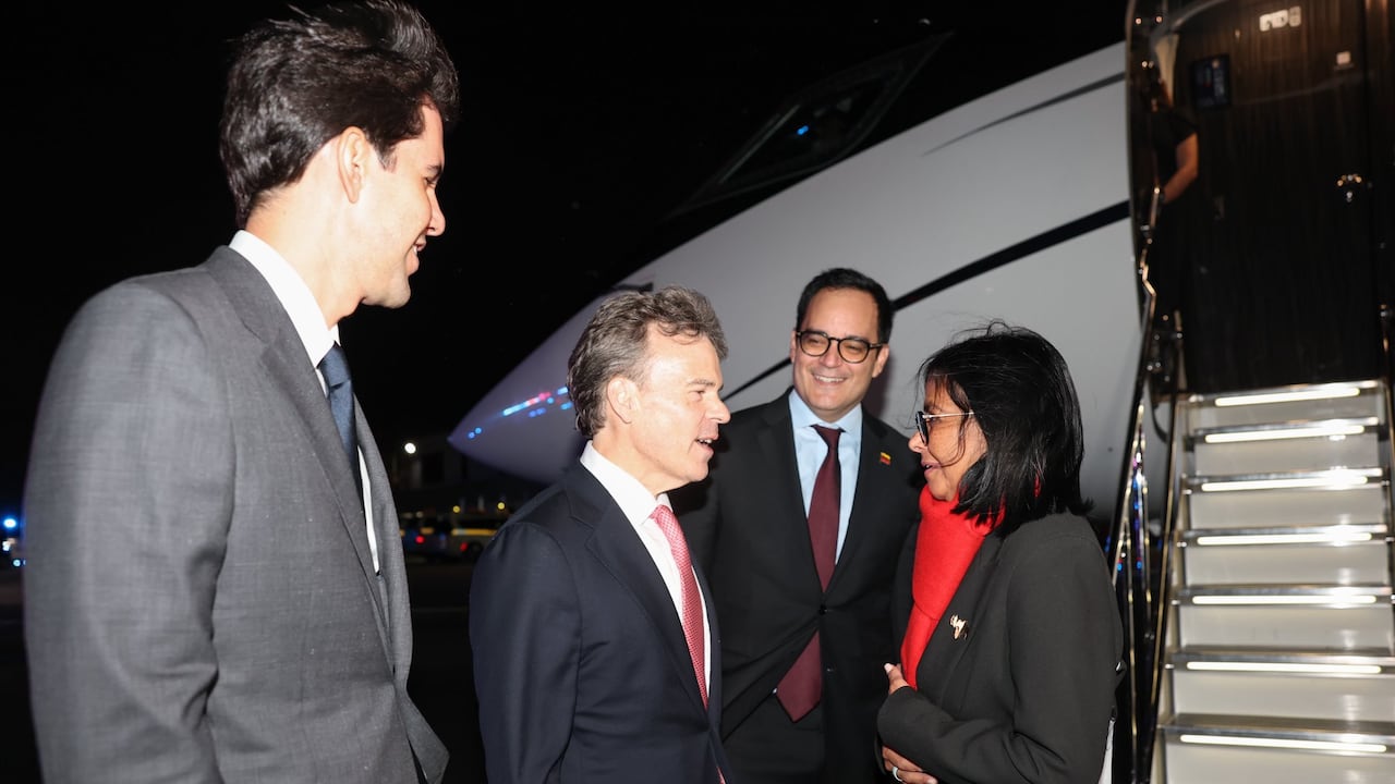 Delcy Rodríguez pisando suelo estadounidense en el aeropuerto de Teterboro de Nueva Jersey.
