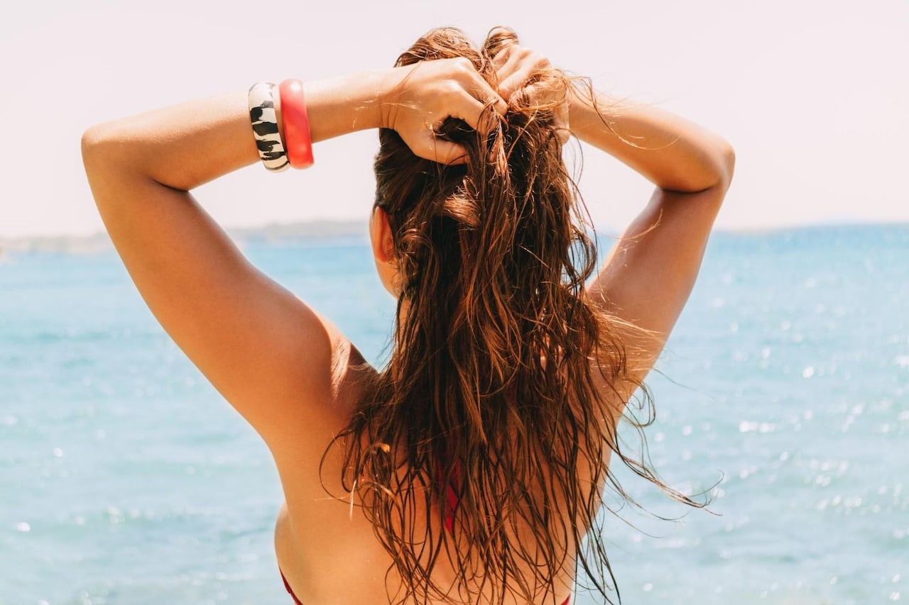 El cabello debe estar protegido con productos especiales ante la exposición al sol.