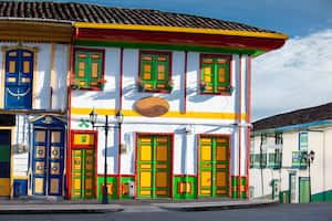 Salento es un pueblo con sus casas pintadas de colores y que destaca por las artesanías.