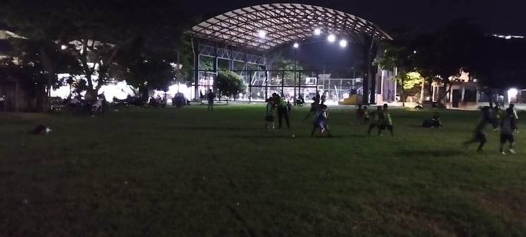 Este sería el panorama en horas de la noche en la cancha ubicada en la Calle 99 #23A-20.