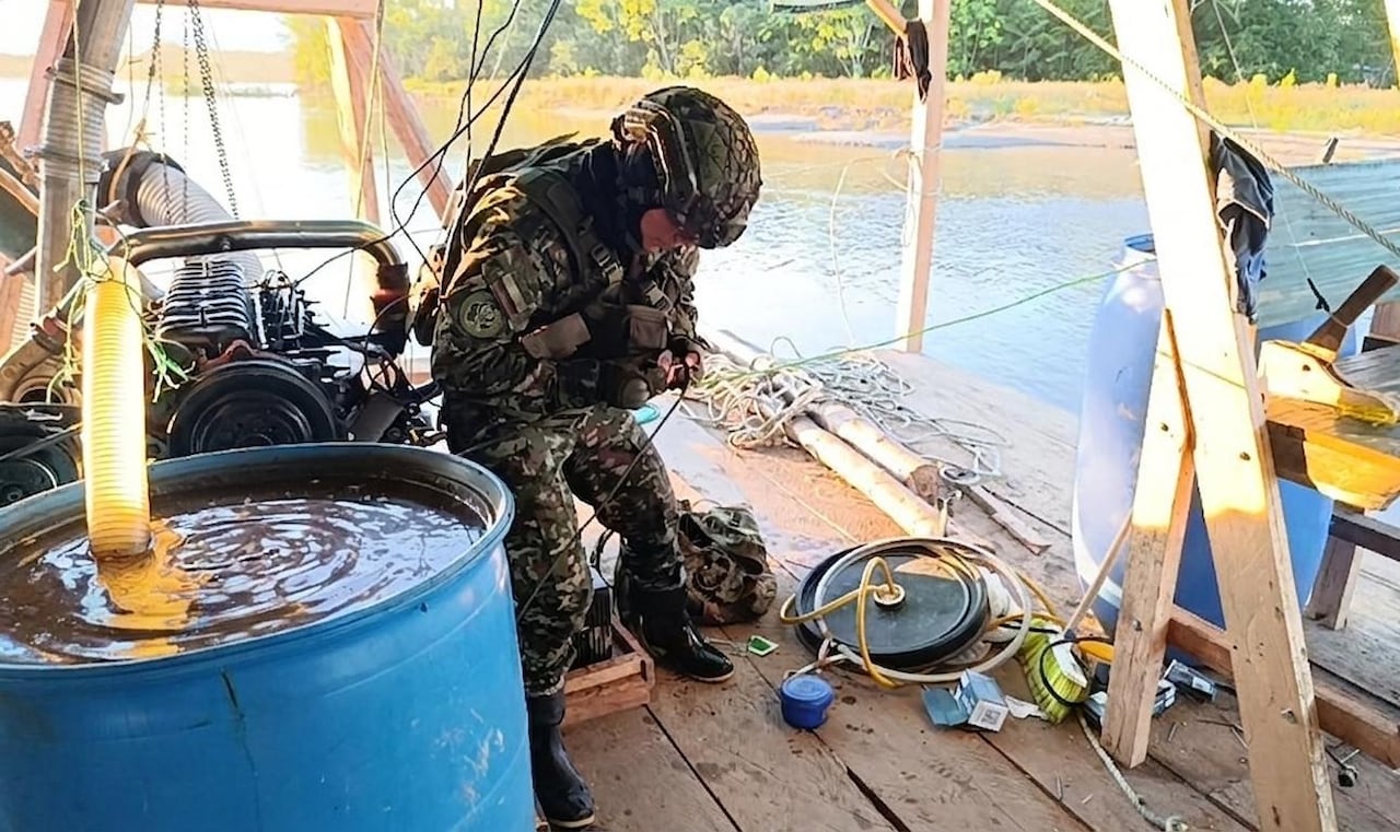 Maquinaria utilizada para la extracción ilícita de oro fue destruida en el municipio de Puerto Guzmán.