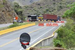 Informe Domingo: Estado de las vías al mar. Cali-K18-Dagua-Loboguerrero-Buenaventura-Buga, obras y pasos en pare y siga. Puente sobre el río Bitaco Km 65.5. foto José L Guzmán. El País. Agosto 23-23
