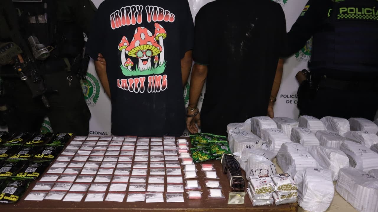 capturados dos hombres con miles de dosis de estupefacientes.