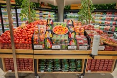 Más de 5.200 m² de innovación y frescura: este nuevo formato ofrece un layout diferencial, con más del 60% del espacio dedicado a productos frescos y perecederos, y una propuesta gastronómica inédita en gran superficie.