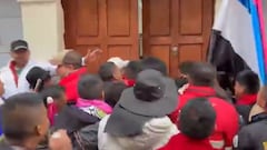 Una multitud de personas que hacían parte de la minga intentó ingresar a la Cancillería.