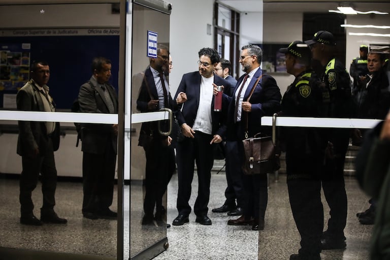 Bogotá, Julio 28 de 2025. Juicio Álvaro Uribe el senador Iván Cepeda y el abogado Miguel Angel del río ofrecieron declaraciones a medios.