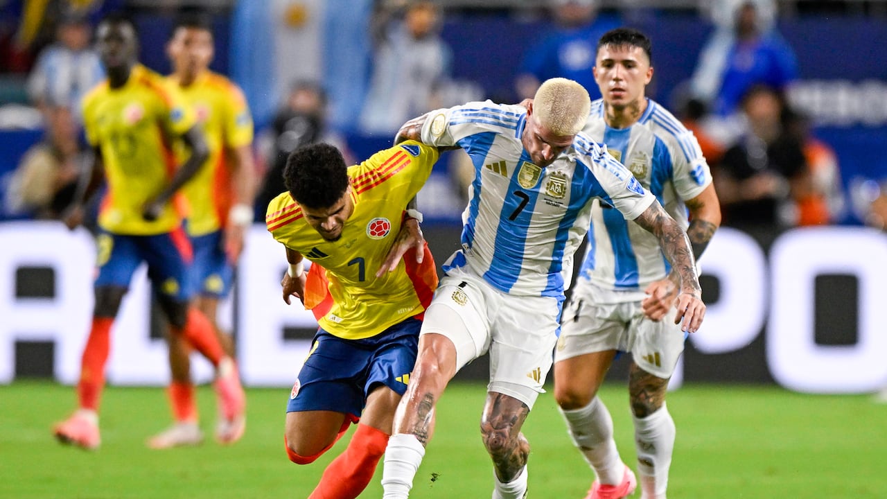 MIAMI GARDENS, UNITED STATES - JULY 15: Luis Diaz of Colombia battles for the ball with Rodrigo De Paul of Argentina during the CONMEBOL Copa America USA 2024 match between Argentina and Colombia at Hard Rock Stadium on July 15, 2024 in Miami Gardens, United States. (Photo by Pablo Morano/BSR Agency/Getty Images)