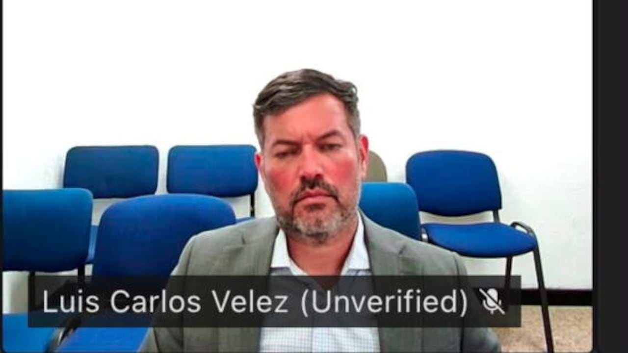 Alias El Mono fue capturado el pasado 24 de julio en Chía ,Cundinamarca, En el proceso penal, la Fiscalía le imputó los delitos de tráfico de estupefacientes agravado y concierto para delinquir con fines de narcotráfico, al señalarlo de participar en el transporte de al menos tres toneladas de cocaína desde 2022 utilizando vehículos de la Unidad Nacional de Protección, UNP.