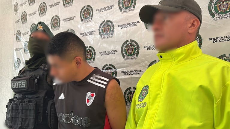 Según la investigación, el capturado intimidaba a sus víctimas con armas cortopunzantes para despojarlas de sus pertenencias.