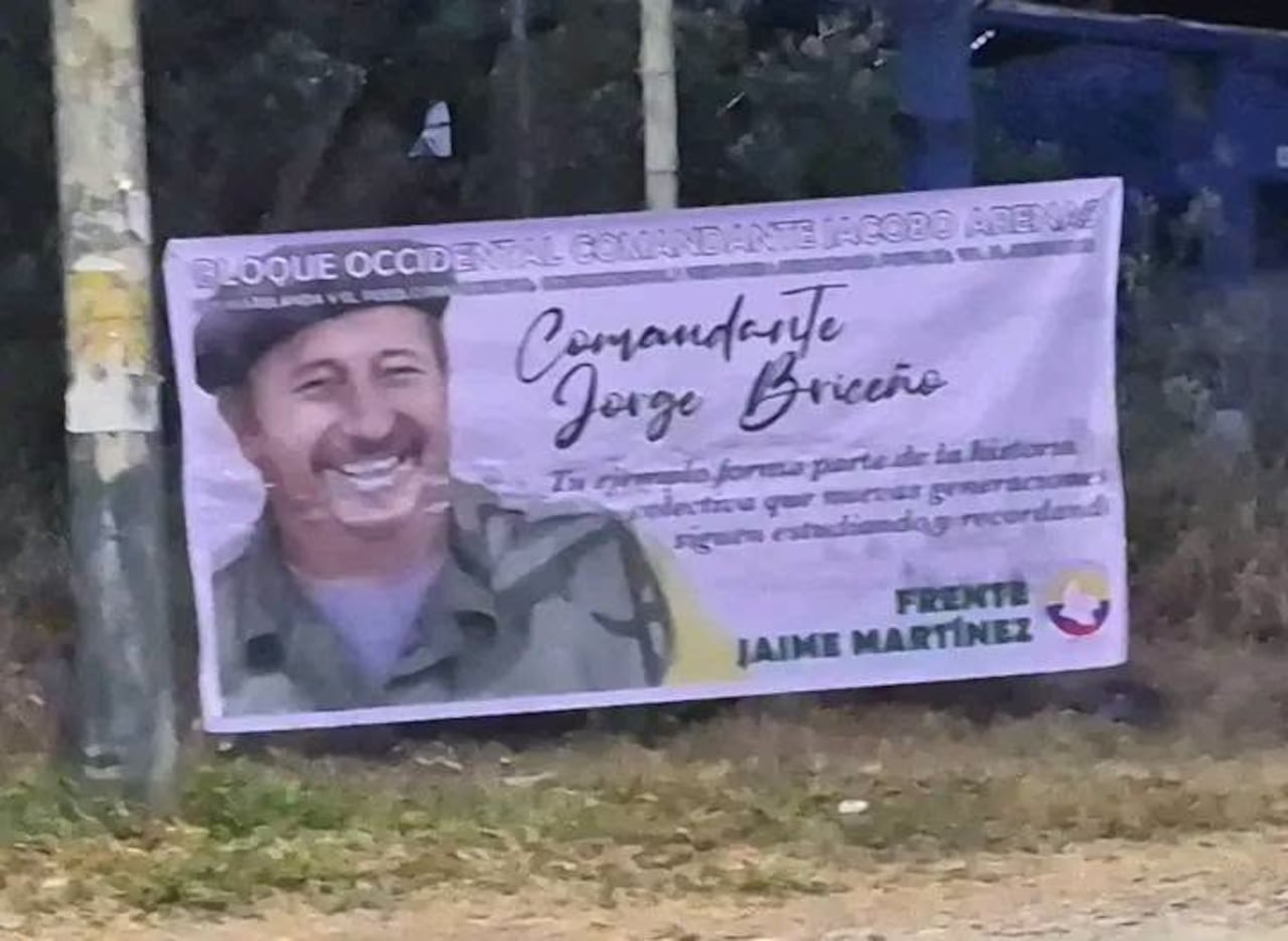 Pancartas atribuidas a las disidencias de las Farc fueron instaladas en inmediaciones del puente Galíndez, sobre la vía Panamericana.