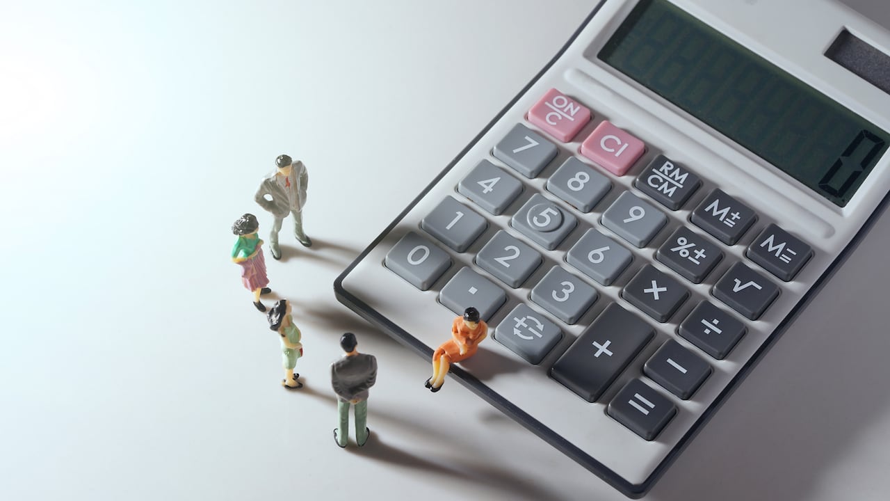 Salario - Trabajadores - Sin dinero - Sueldo