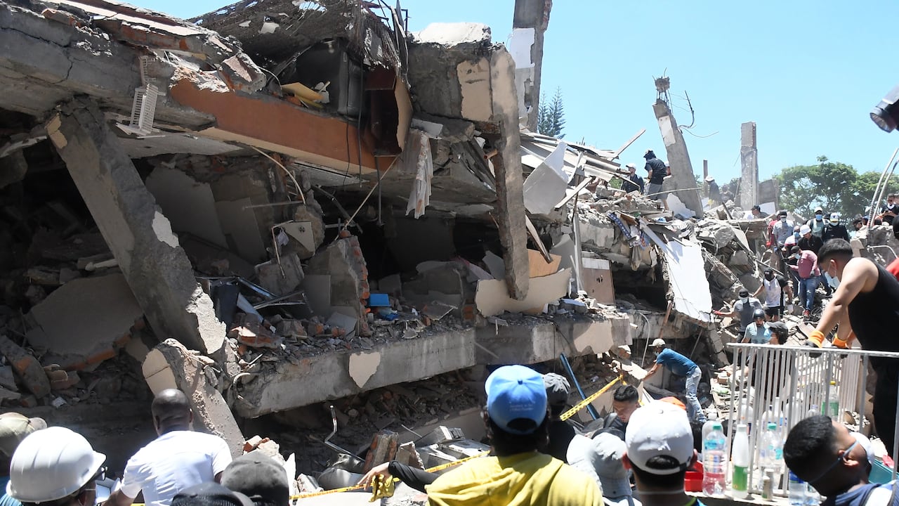 Terremoto en Cali, edificio Torres del Limonar en el sur de la ciudad, con magnitud 7.2 de escala de Richter, epicentro en San José del Palmar en Choco, Foto José L Guzmán. El País.