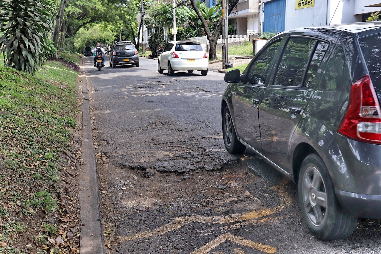 LAS PEORES CALLES DE CALI AVENIDA 4 NORTE ENTRE 52N Y 30N