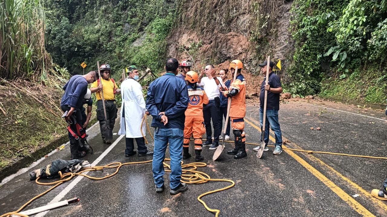 Los cierres viales son de 7 de la noche a 6 de la mañana. Foto: Defensa Civil Quindío.