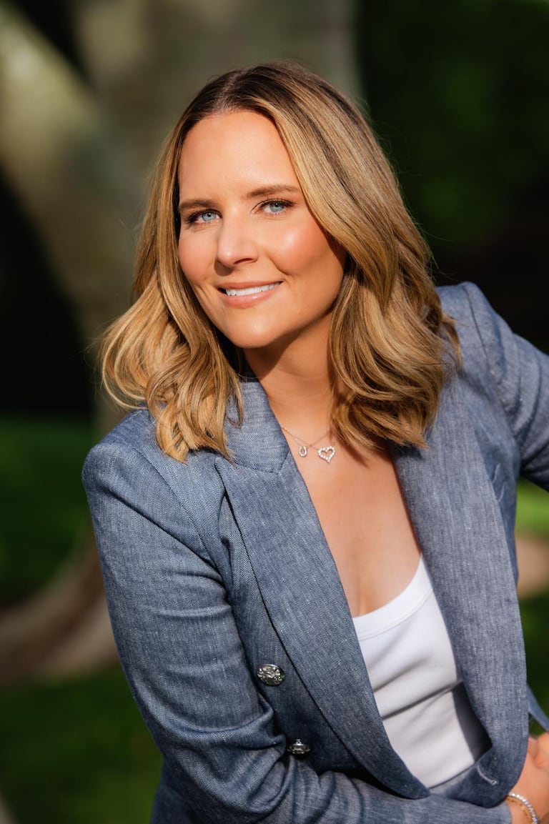 Liddy Huntsman, columnista.