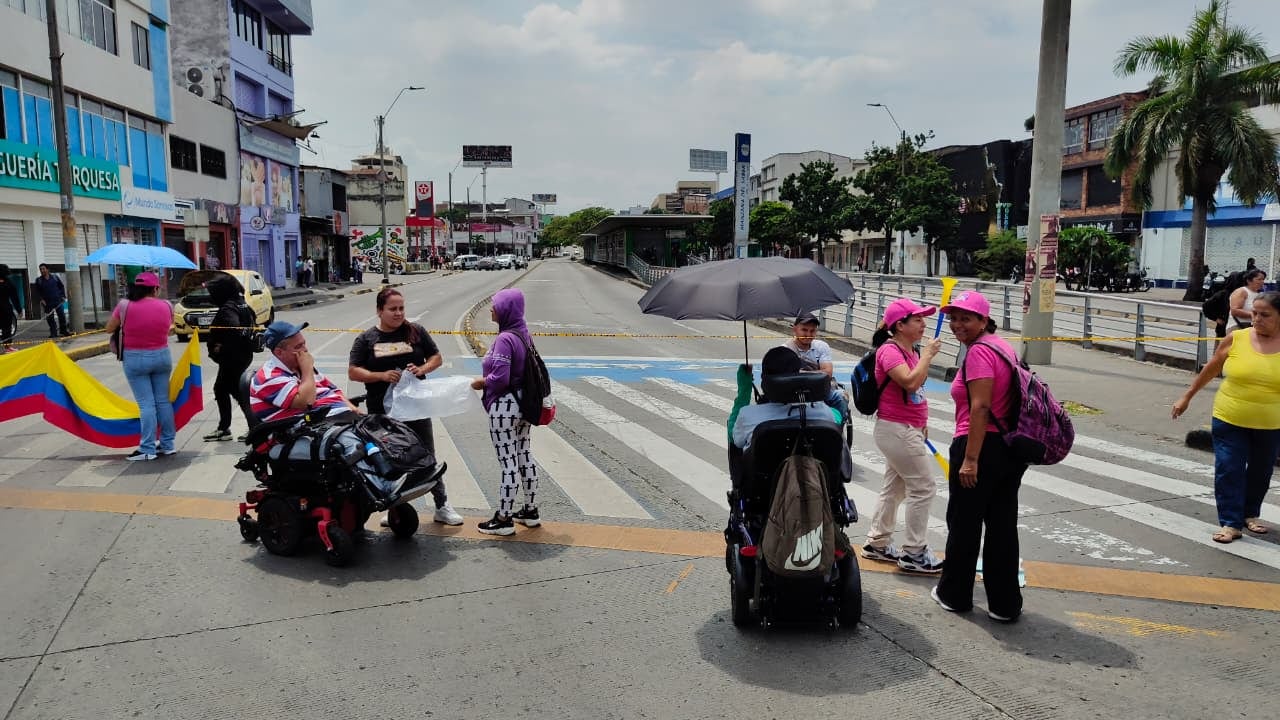 Los usuarios de la EPS Emssanar presentes en la manifestación exigen la entrega oportuna de medicamentos.