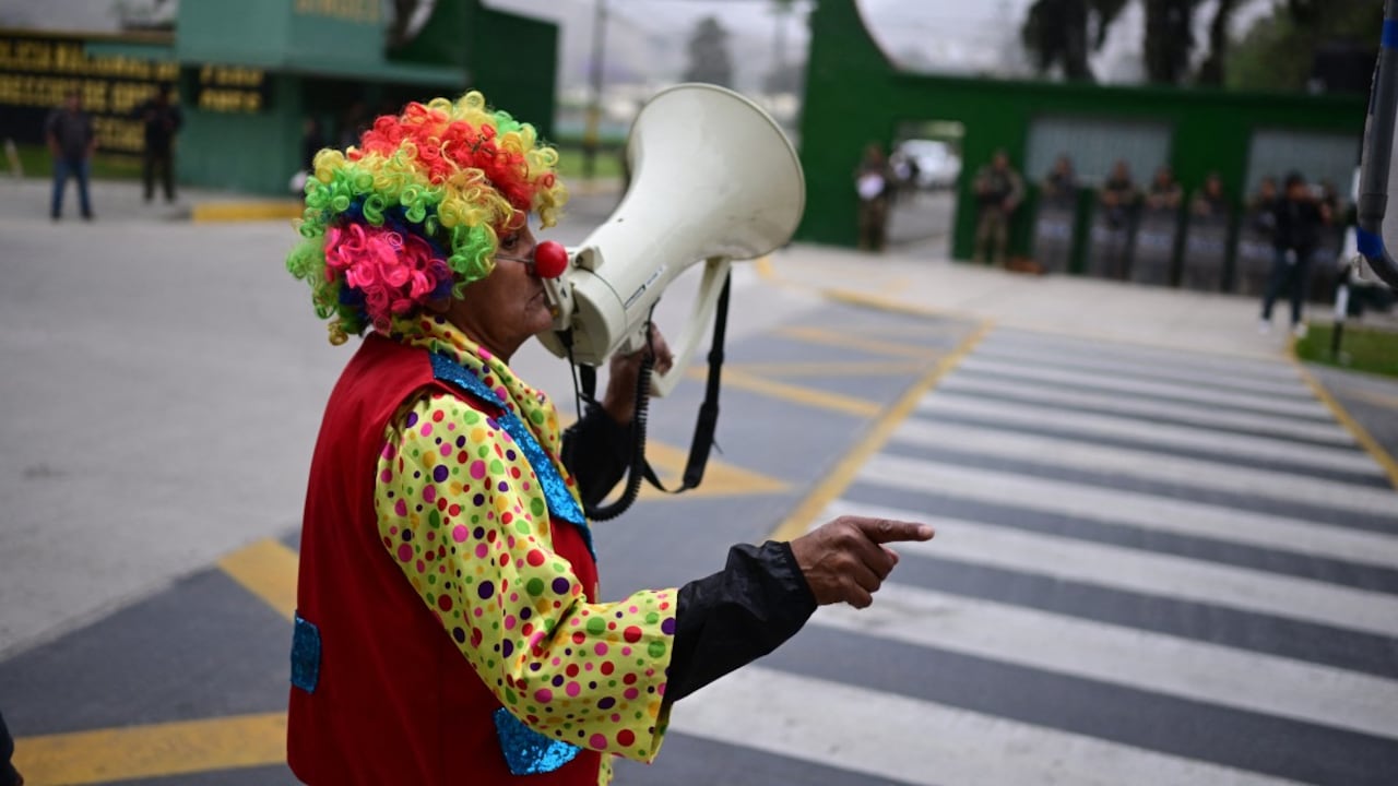 Cientos de personas se hacen bromas el 28 de diciembre, conozca las más populares.
