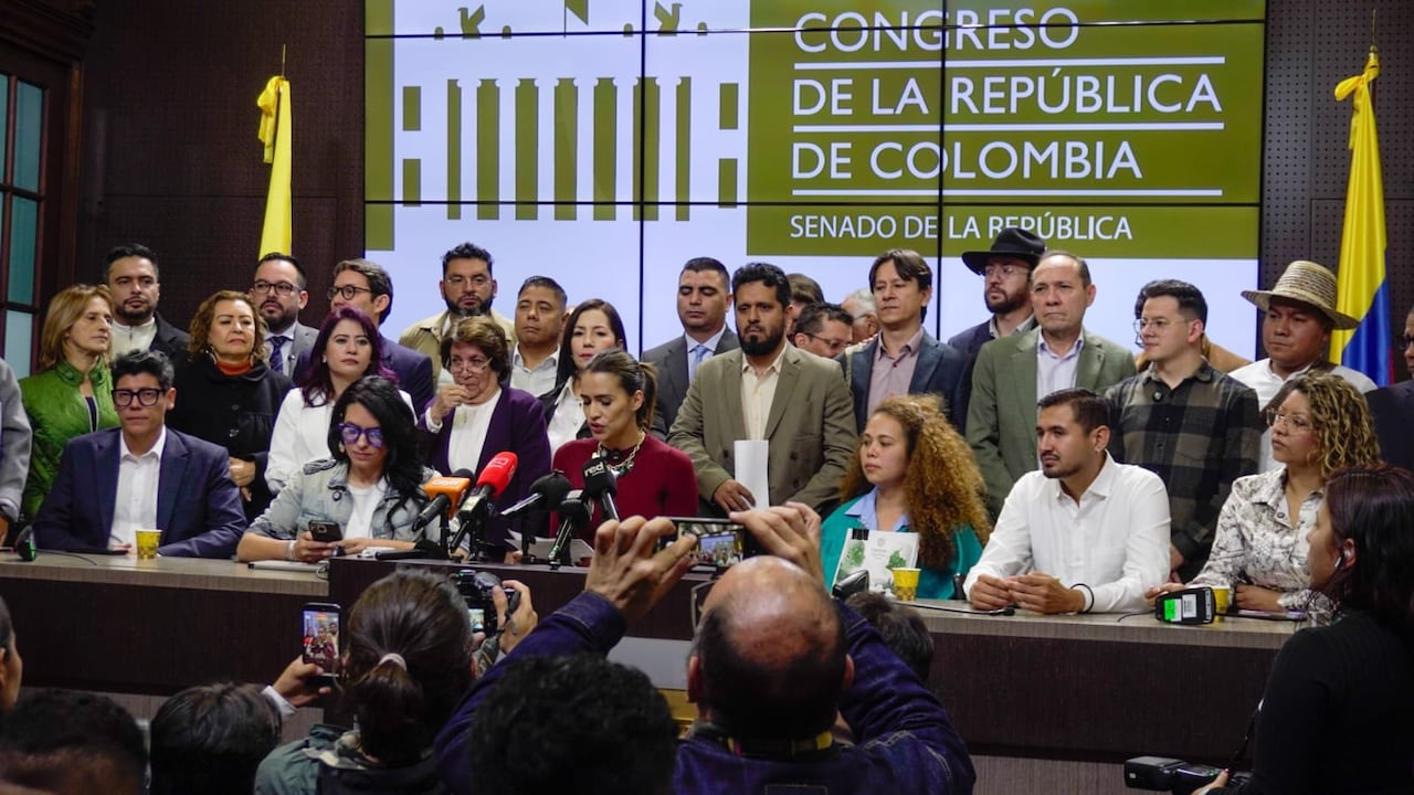 La bancada de gobierno radicó ocho iniciativas clave.