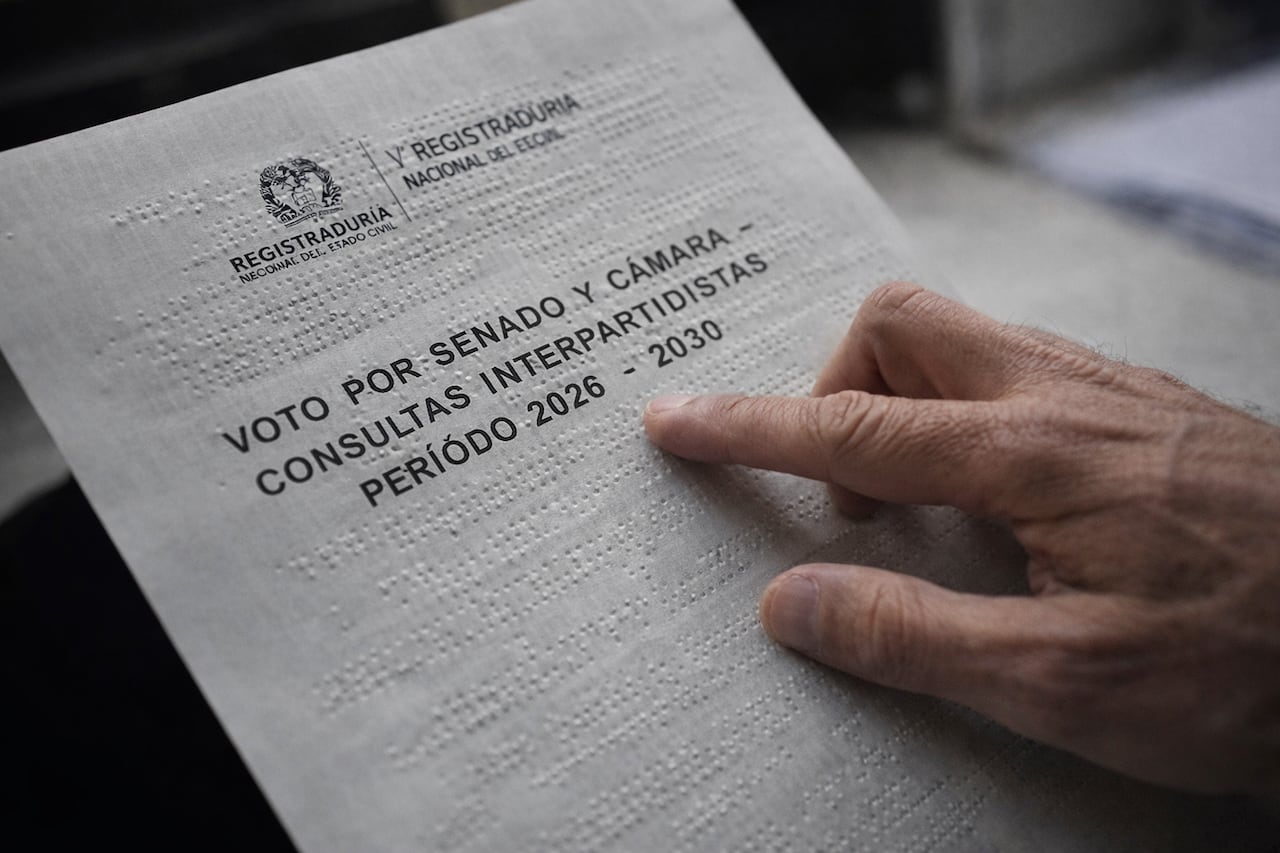 Los tarjetones en braille deben estar disponibles en cada puesto de votación.