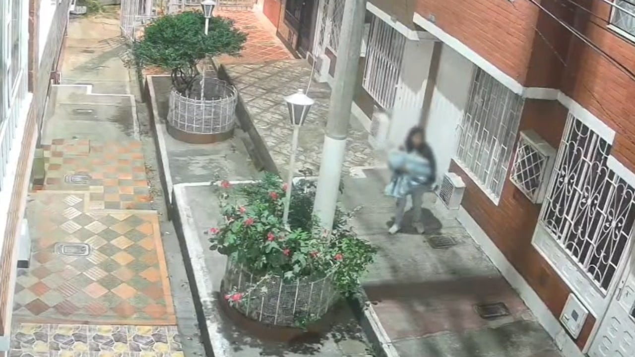 Rescatan a bebé de un año que fue abandonado, durante la madrugada, en Kennedy.