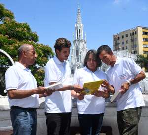 Habitantes de calle son ‘libros abiertos’ que sensibilizan a los caleños y al mundo, en una carpa de la Feria Internacional del Libro de Cali.