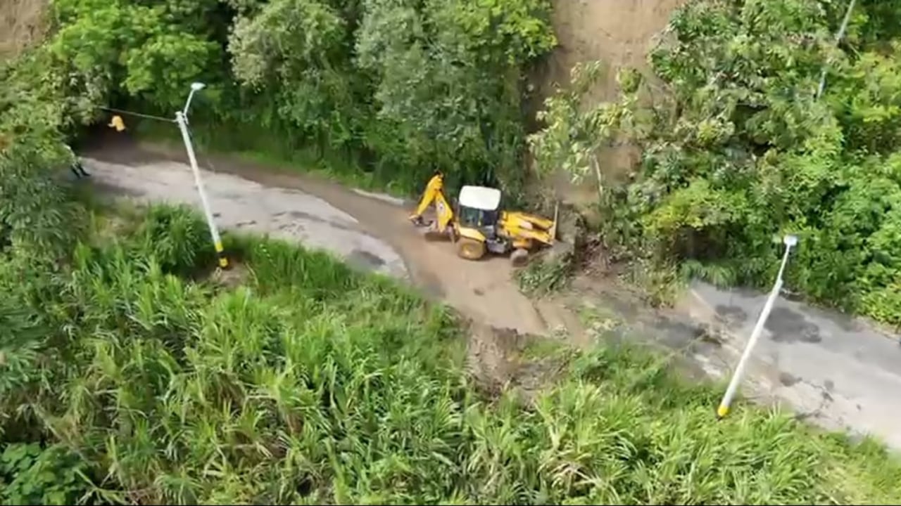 Tras las lluvias que se presentaron en Palmira en las últimas horas, se registraron afectaciones tanto en la zona urbana como rural, especialmente en el corregimiento La Buitrera. Foto: Alcaldía de Palmira / El País.
