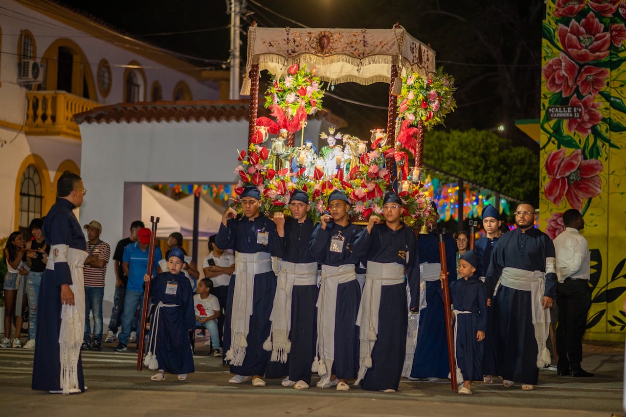Procesiones infantiles durante la Semana Santa en El Cerrito, Valle.