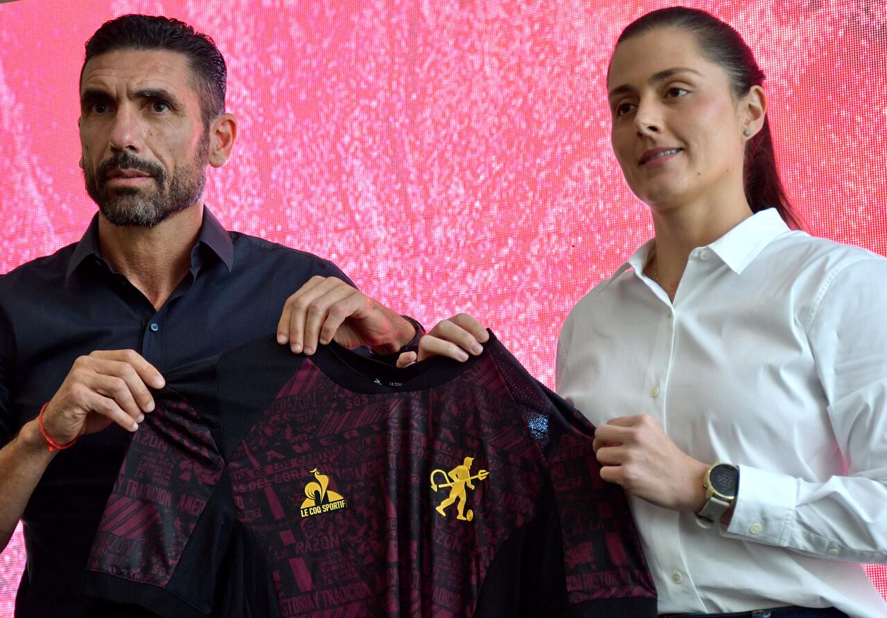 Presentación de Gabriel Raimondi, nuevo director técnico del América de Cali. | Foto: Raúl Palacios / El País.