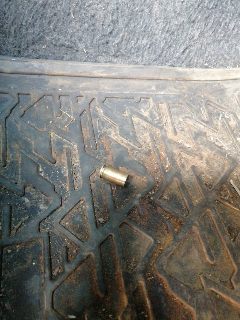 La vainilla de unos de los proyectiles que impactó la camioneta que movilizaba a la autoridad ancestral