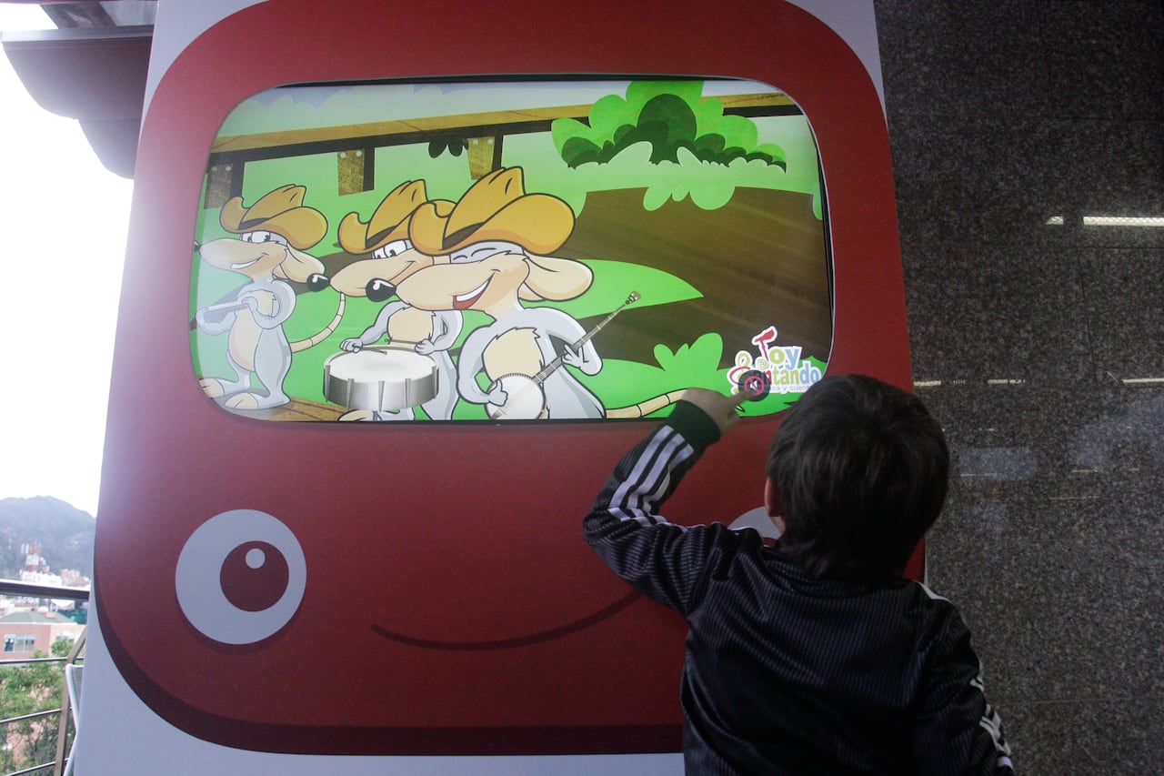 Redes sociales, adicción, celular, computador, facebook, meta, youtube