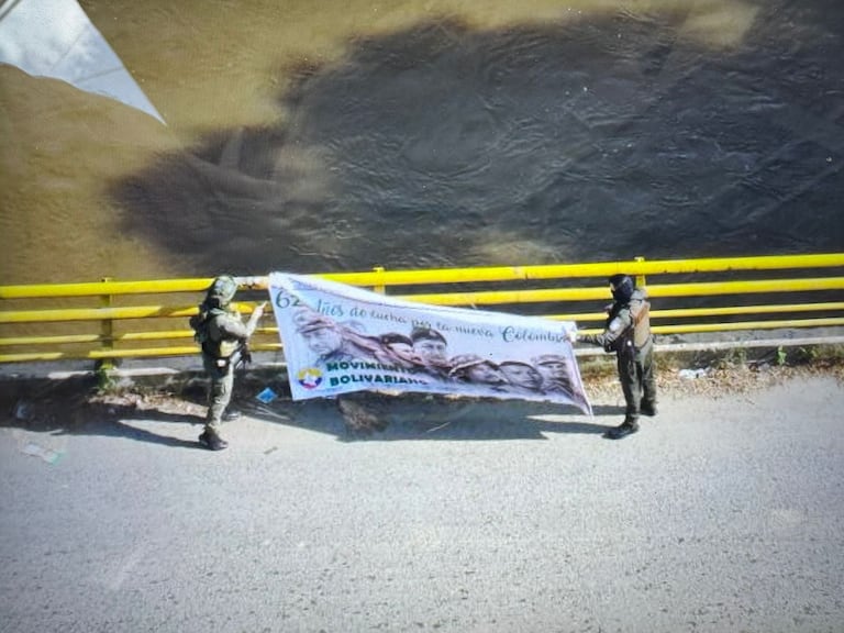 Panfletos, pendones y propaganda alusiva a las antiguas Farc aparecieron en varios municipios del Cauca y Nariño durante la conmemoración de los 62 años de fundación de esa organización insurgente.
