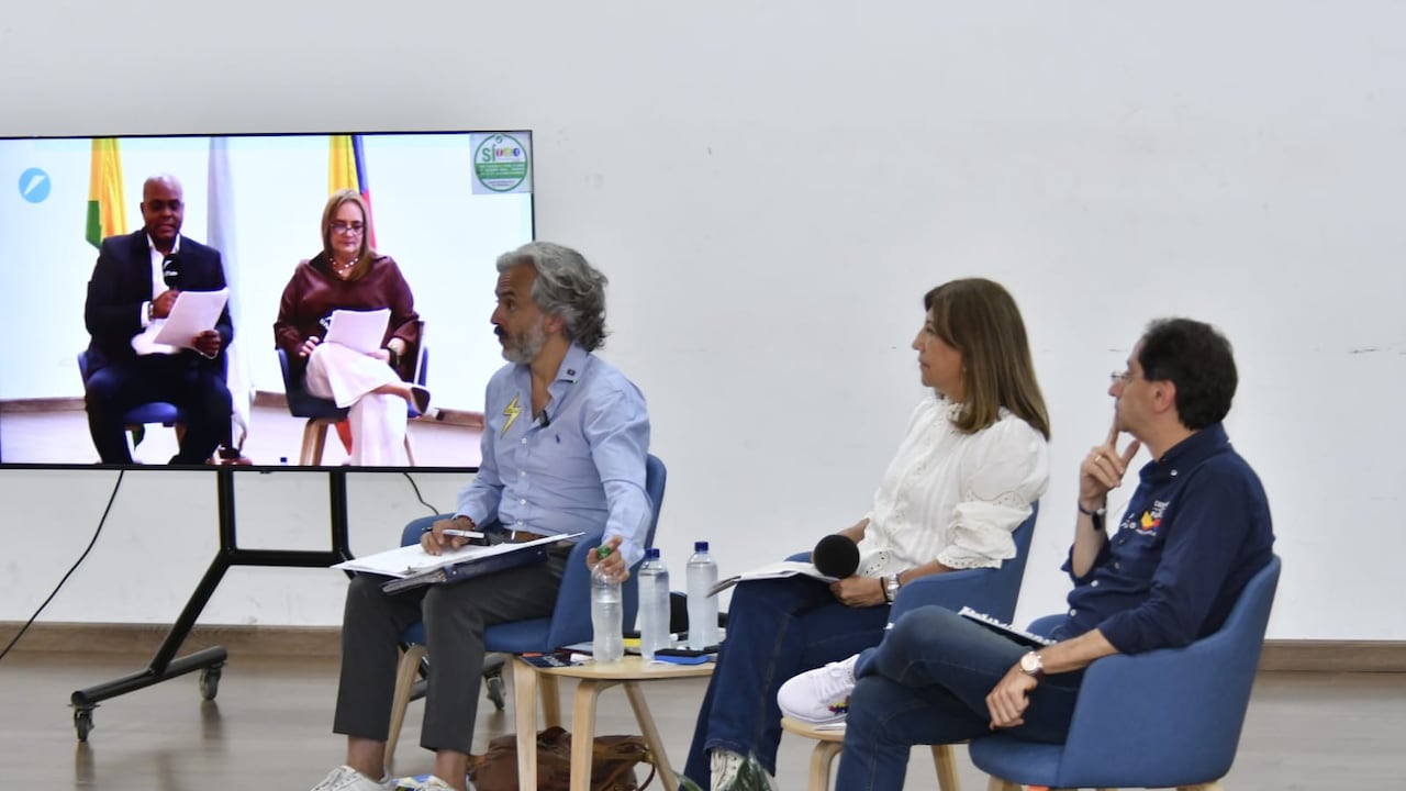 Juan Daniel Oviedo en debate vicepresidencial ‘Diálogos por el Valle’ organizado por El País.