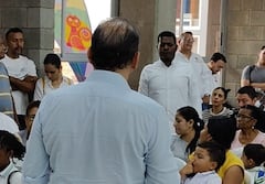 El alcalde Alejandro Eder fue confrontado por la comunidad.