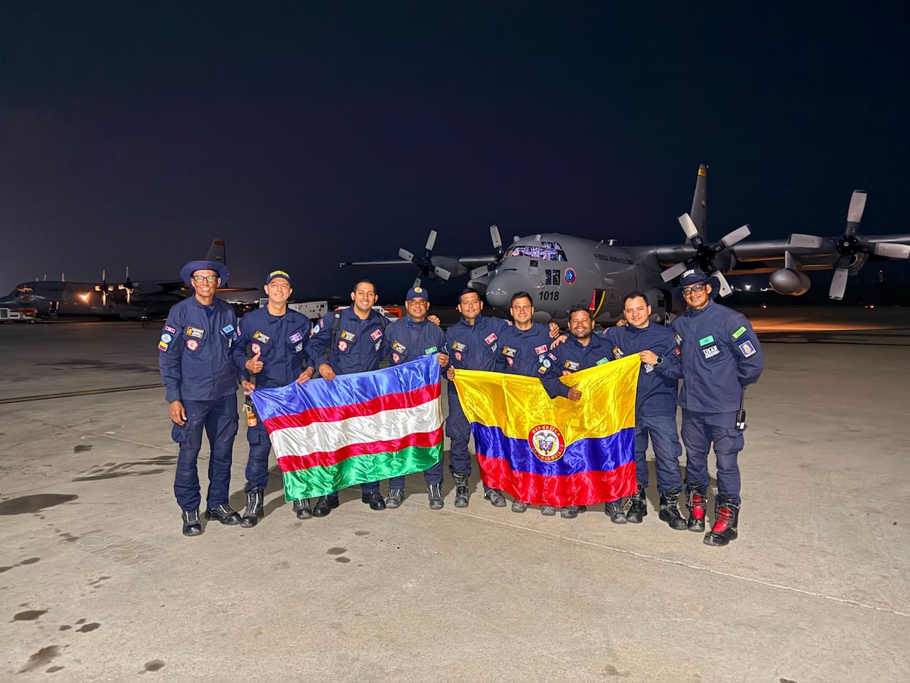 De izquierda a derecha: José Hernández Abadía, Juan Manuel Salazar, Cristian Arango, Yesid Castellar, David Vivas, Valentino Rojas, Andrés Cunda, José Saldarriaga y Danny Altamirano, integrantes del Cuerpo de Bomberos de Cali que hicieron parte de la misión del USAR COL-1 en Venezuela.