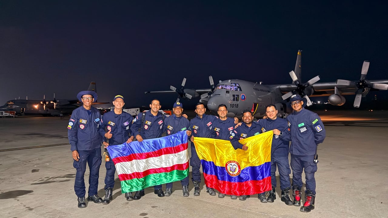 De izquierda a derecha: José Hernández Abadía, Juan Manuel Salazar, Cristian Arango, Yesid Castellar, David Vivas, Valentino Rojas, Andrés Cunda, José Saldarriaga y Danny Altamirano, integrantes del Cuerpo de Bomberos de Cali que hicieron parte de la misión del USAR COL-1 en Venezuela.