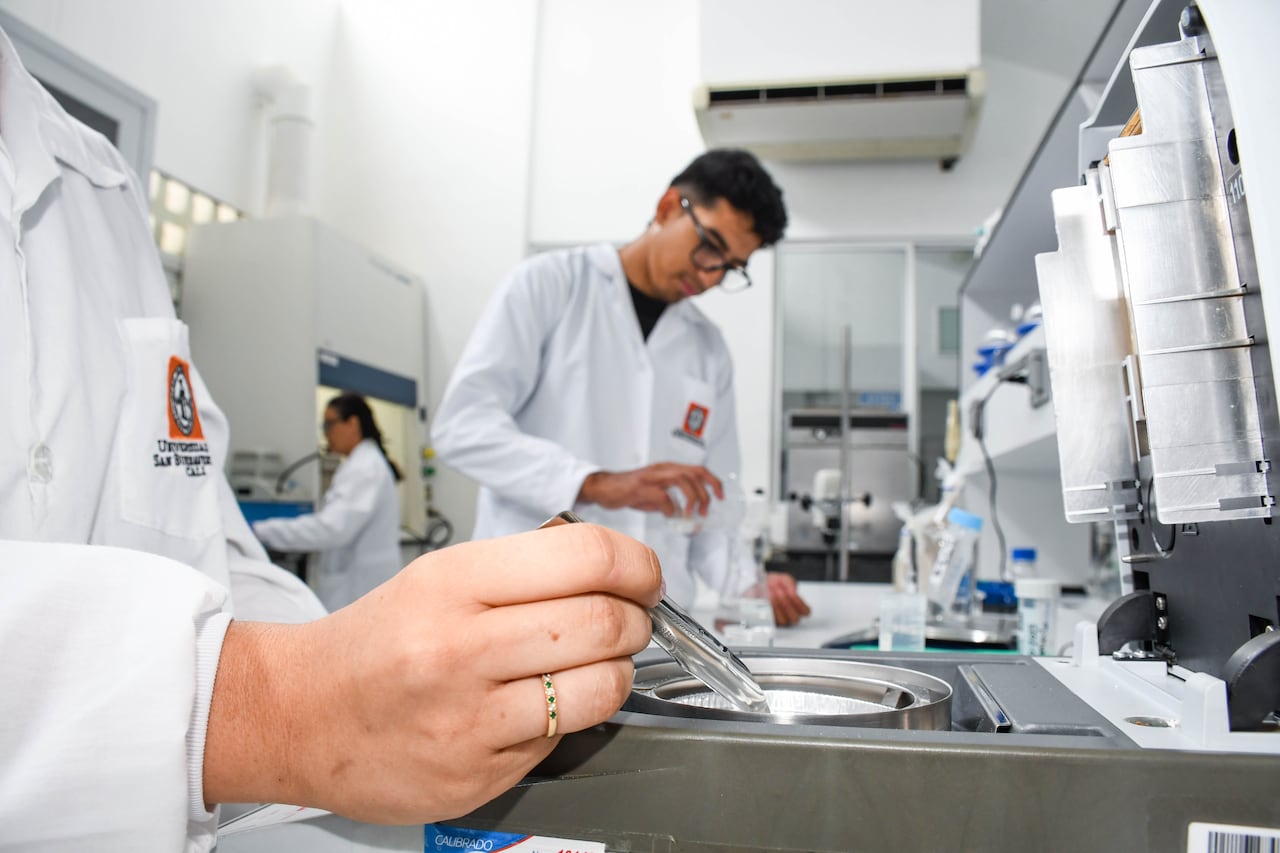 La nueva carrera llegará con formación práctica en laboratorios especializados.