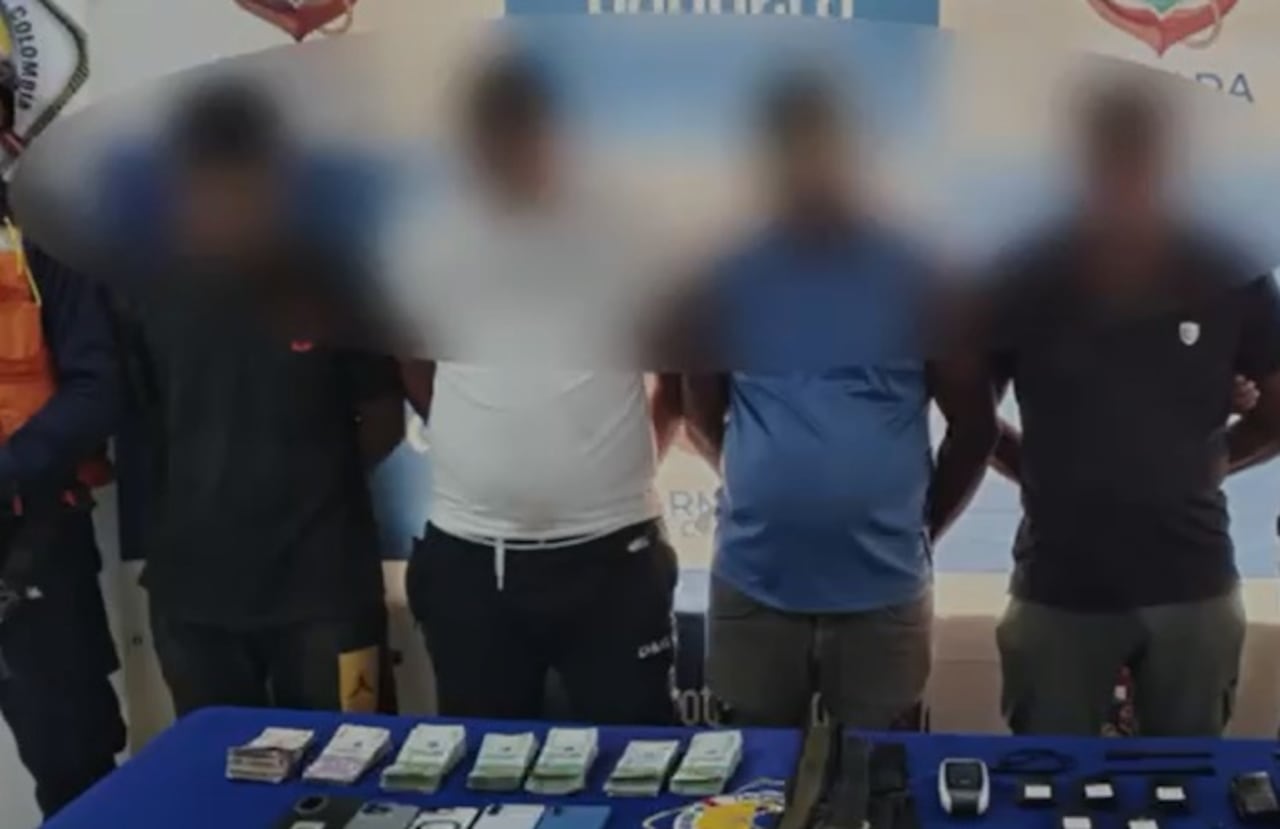 En un operativo conjunto entre la Policía Nacional de Colombia, la Armada Nacional de Colombia y la Fiscalía General de la Nación fueron capturadas cuatro personas que transportaban 58 millones de pesos en una lancha en zona de San Andrés de Tumaco.