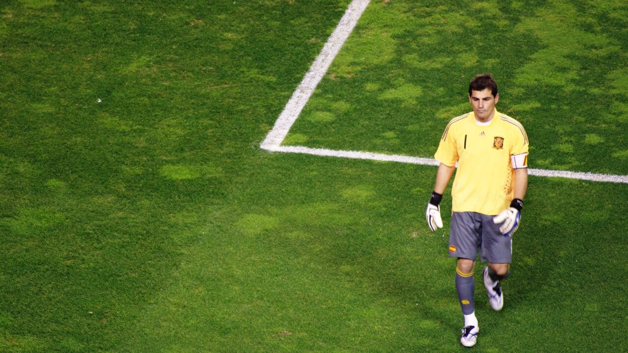 Iker Casillas y creadores de contenido participaron en El Elegido, un evento en Bogotá que combinó retos deportivos, entretenimiento y juegos de azar.